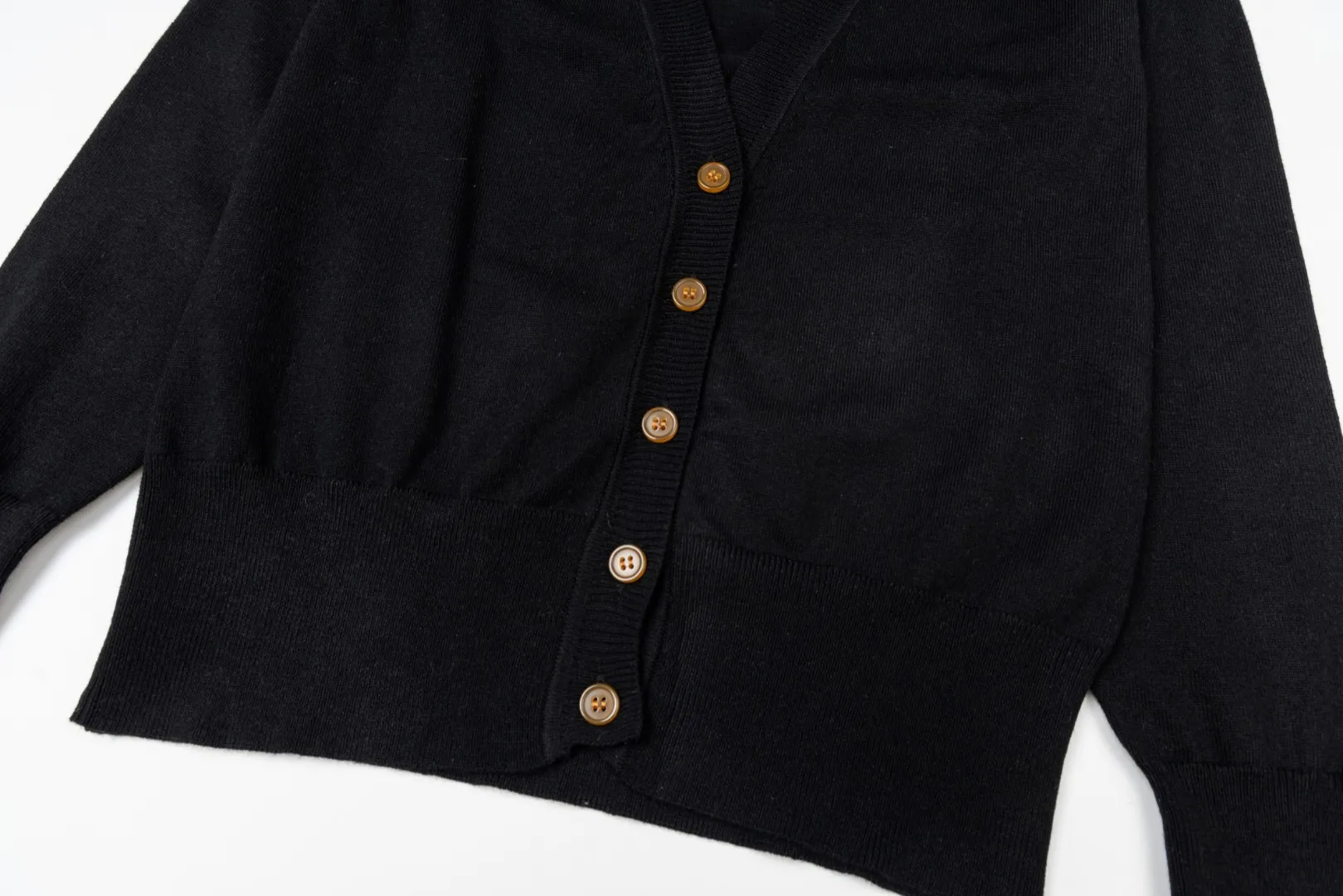 VIVI198# vivienne west wood 25FW new Tokyo red label cardigan, classic and versatile, looks taller and slimmer Size: 1 size (85-110 catties) 2 size (110-130 catties) 3 size (130-150 catties) Color: Gray Apricot Black